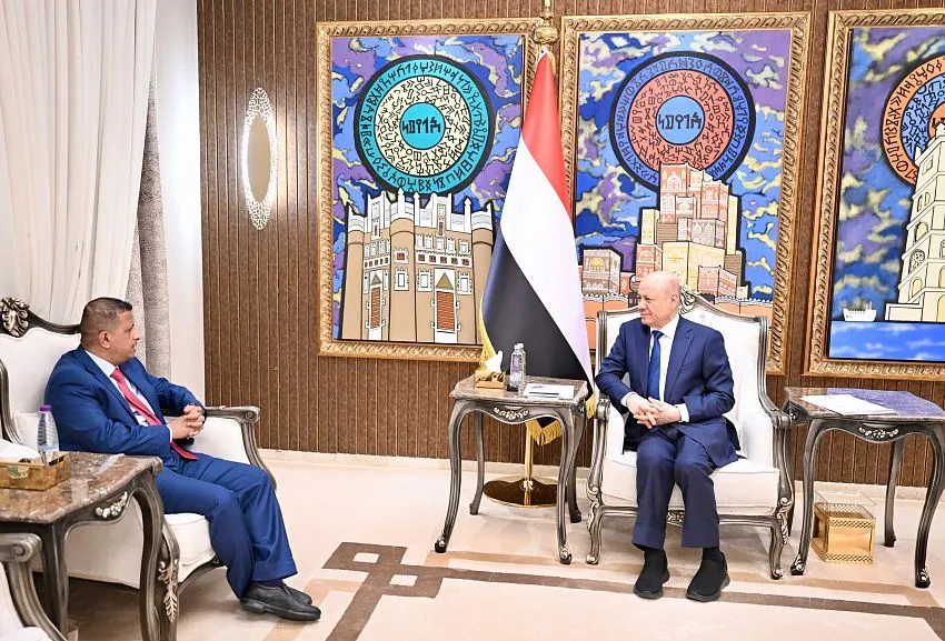 من لقاء رشاد العليمي مع الصحفي فتحي بن لزرق
