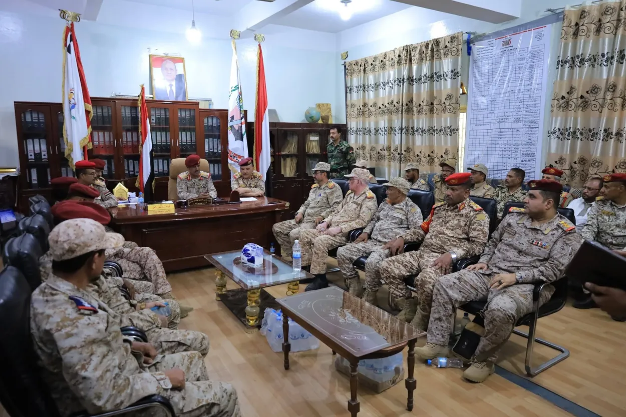 محور تعز المحطة الثالثة بعد العند وأبين.. لجنة وزارية تشرف على تسليم المحور لقيادة المنطقة الرابعة "الجديدة"