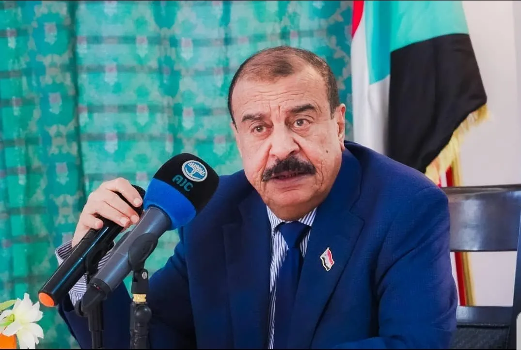 بن بريك يتراجع عن تجميد عضويته في اللجنة التحضيرية للمجلس التنسيقي الأعلى بحضرموت بعد اتصالات لتصحيح المسار