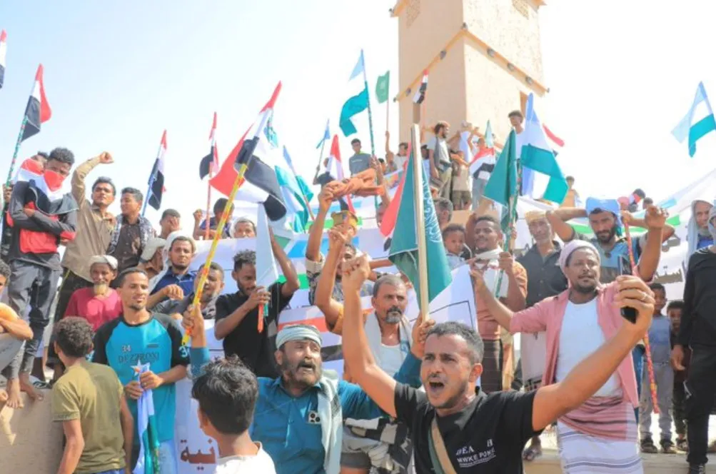 من الوقفة الجماهيرية في مدينة الخوخة 