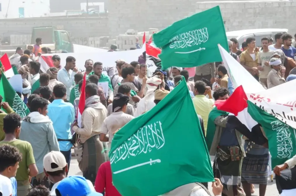 من تظاهرة المخا تضامناً مع السعودية ودول الخليج 