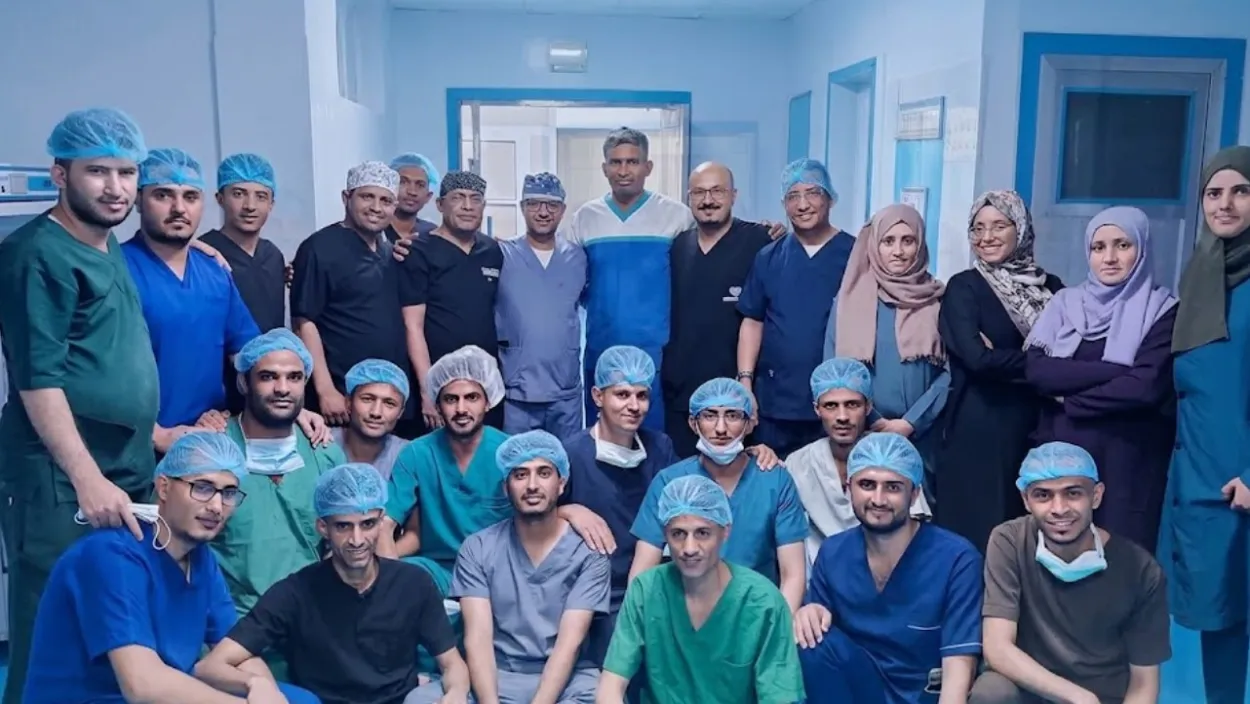 فريق من مركز القلب والأوعية الدموية وزراعة الكلى في تعز 