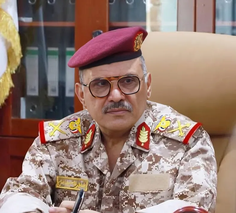 محور تعز يؤكد التزامه بآلية صرف المرتبات الجديدة ويعلن التنسيق مع وزارة الدفاع لتغطية الالتزامات المالية