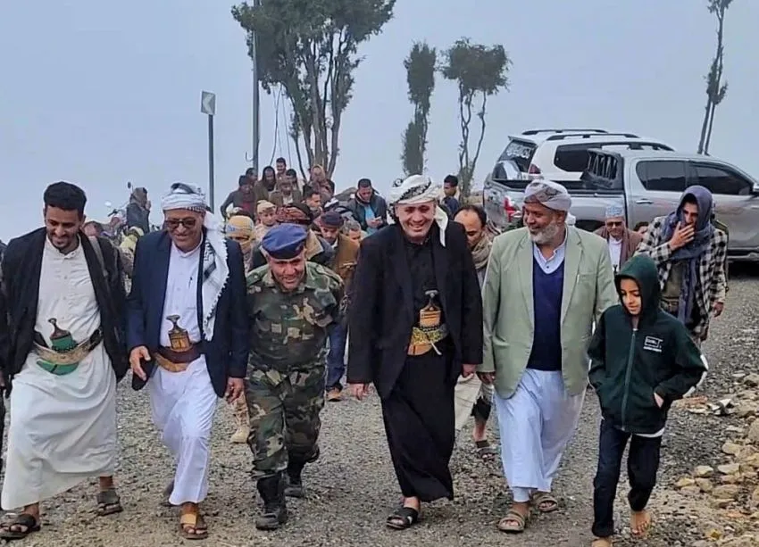 وكيلا محافظة تعز يزوران جبهة العروس والشقب