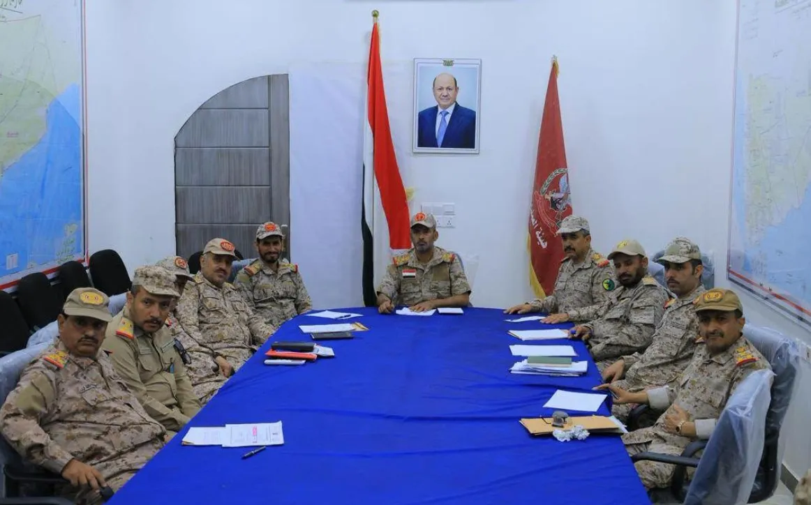 رئيس أركان الجيش اليمني يوجه برفع الجاهزية للتصدي بحزم لأي تصعيد حوثي