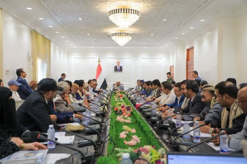 "العرادة" يؤكد أولوية تحسين الخدمات وتسريع الإنجاز في مأرب وسط تحديات النزوح