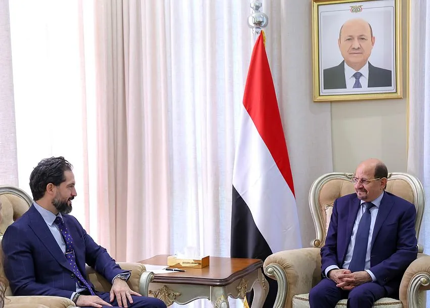 رئيس الحكومة اليمنية الزنداني يلتقي القائم بأعمال السفير الأمريكي 