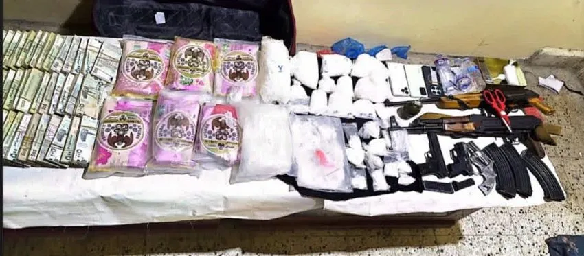 أمن حضرموت يضبط أحد أبرز مروجي المخدرات ويصادر أكثر من 10 كيلوغرامات من المواد المخدرة