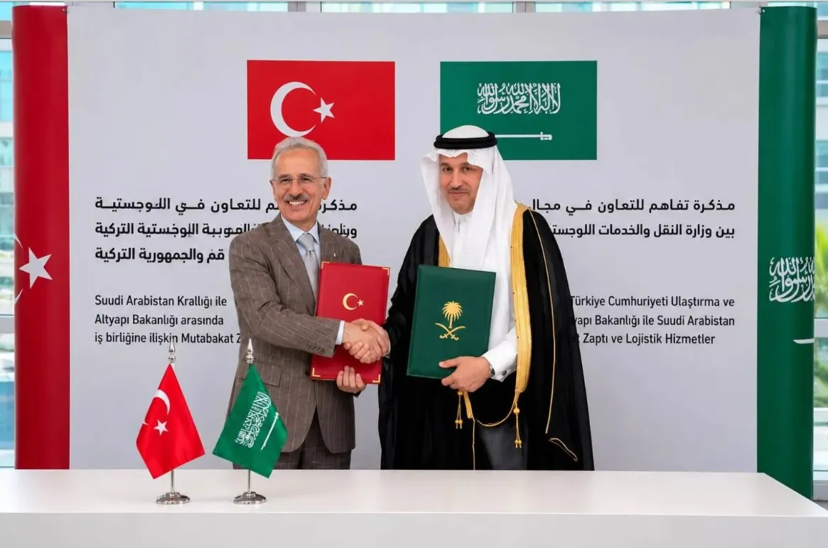 السعودية وتركيا توقّعان مذكرتي تفاهم لتعزيز التعاون في السكك الحديدية ضمن مشروع لربط الخليج بأوروبا