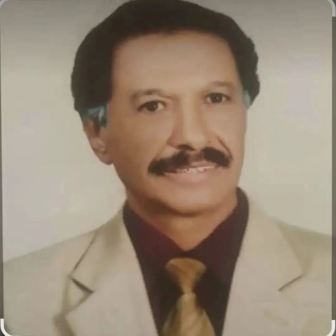 الموت يغيّب الصحفي والشاعر اليمني محمود علي الحاج