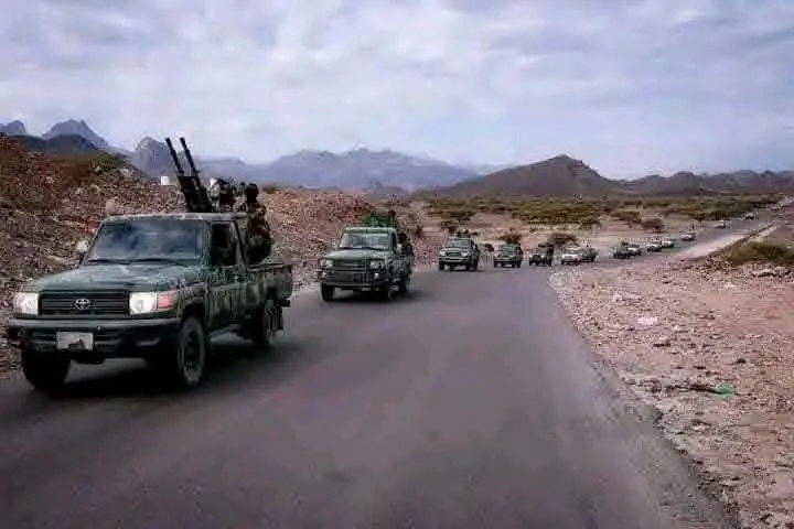 حشود عسكرية مدججة بالسلاح تتدفق من ردفان والضالع صوب "العند" للتوجه نحو عدن.. ما القصة؟