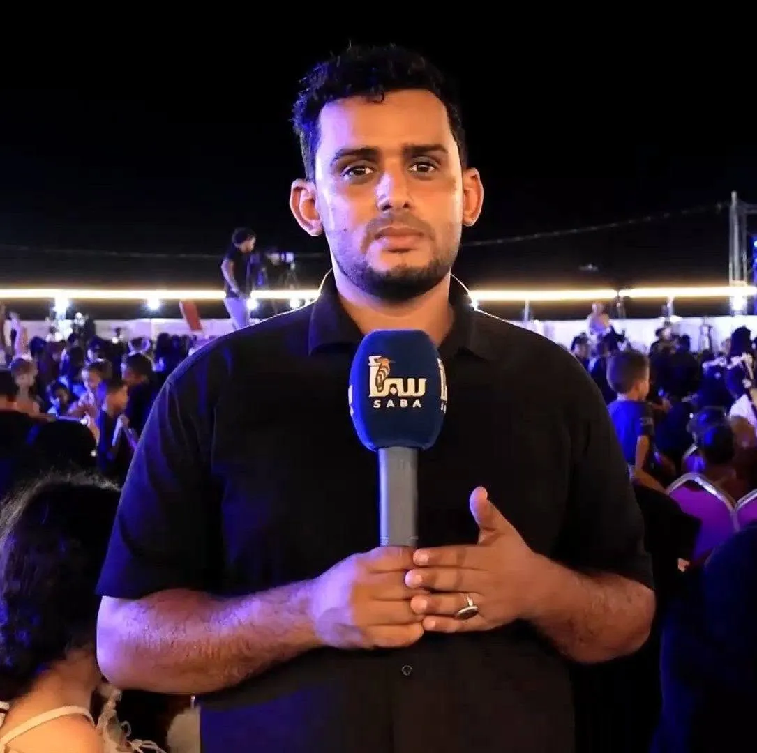  مراسل "سبأ" الحكومية في الحديدة يتهم إعلام طارق صالح بـ"العنصرية" ويعتذر عن عدم قدرته على التغطية 