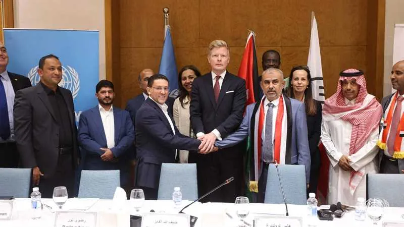 المبعوث الأممي يعلن تلقيه تأكيدات من الحكومة والحوثيين بالتزام تنفيذ اتفاق مايو لإطلاق 1600 محتجز