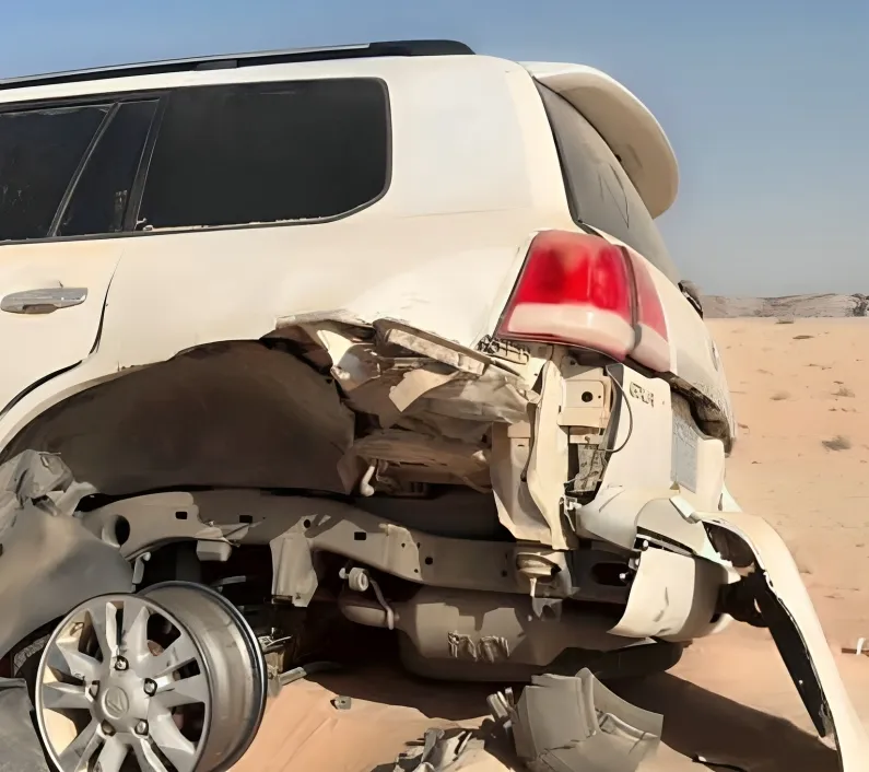 آثار انفجار اللغم بسيارة نجل الشيخ هادي بن قملاء في الجوف