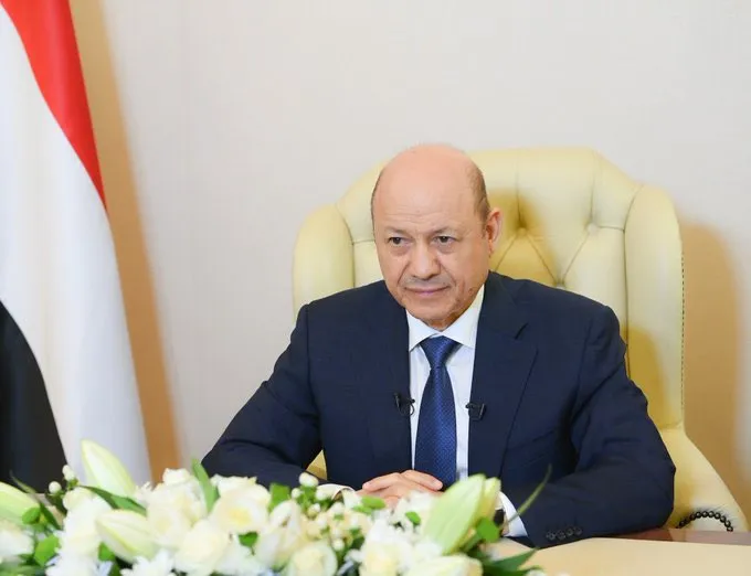 العليمي يوجه برفع الجاهزية ويحمّل الحوثيين وإيران مسؤولية التصعيد بعد استقبال رحلة إيرانية إلى صنعاء