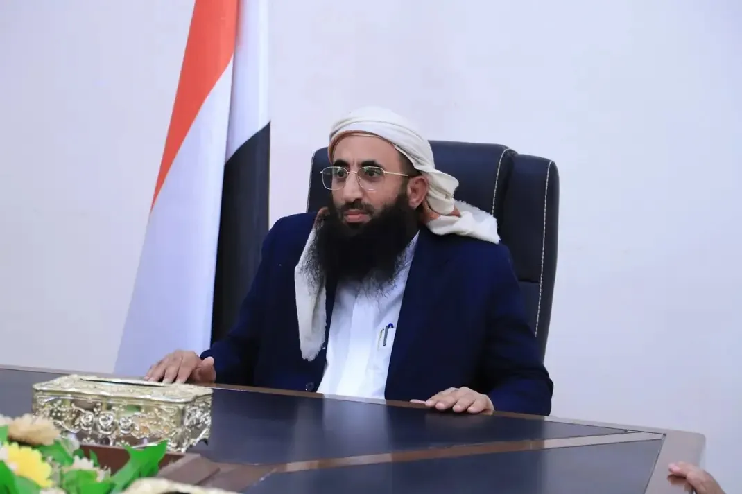 وزير الأوقاف اليمني يدعو إلى توحيد الصف خلف القيادة الشرعية وتخصيص خطبة الجمعة للتحذير من الحوثيين