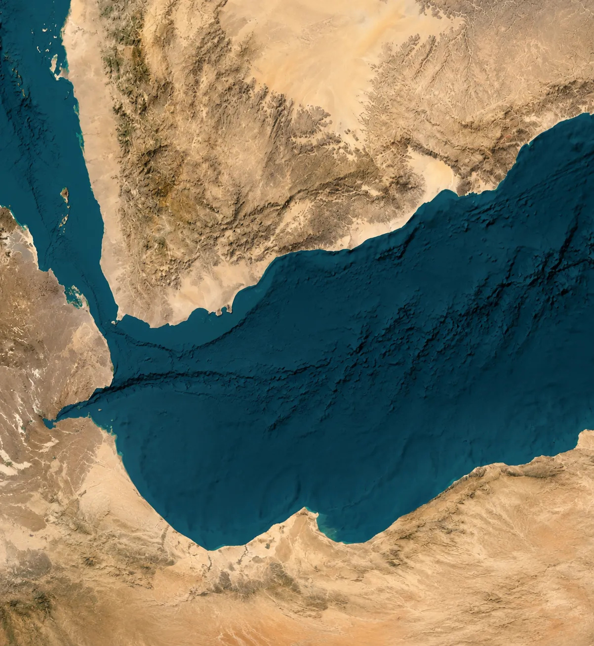 هجوم مسلح يستهدف ناقلة نفط قبالة سواحل عدن 