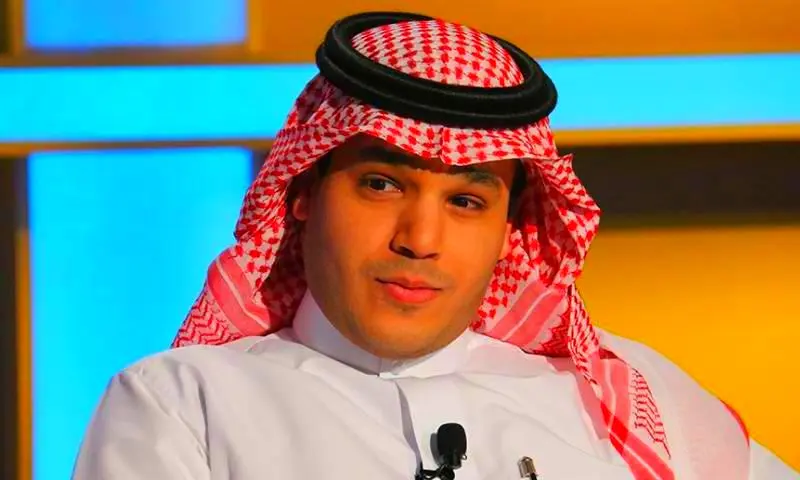 كاتب سعودي: الانتقالي يسعى لتقسيم اليمن والسعودية لن تسمح بالعبث بمصالحها الأمنية