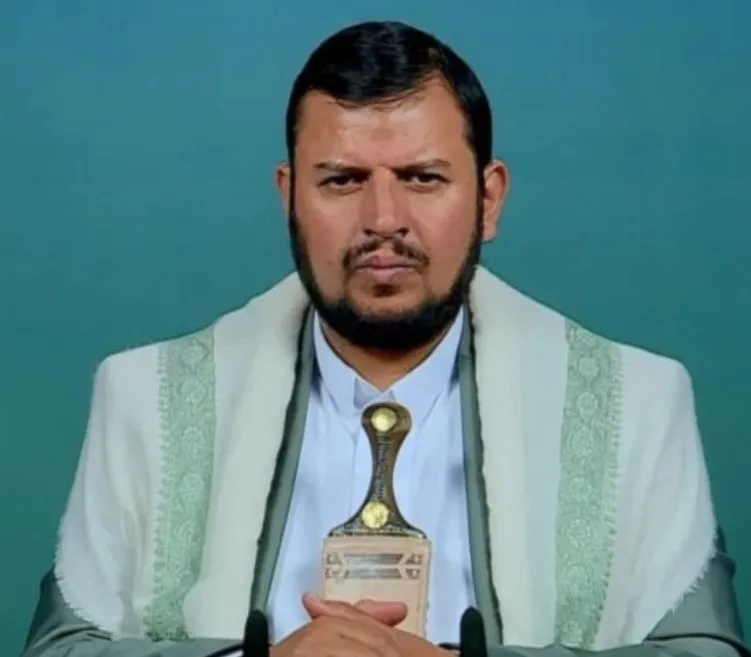 هروباً من مخاوف جماعته الداخلية وغليان القبائل.. زعيم الحوثيين يهدد بنفط السعودية ويحاول توجيه البوصلة للخارج