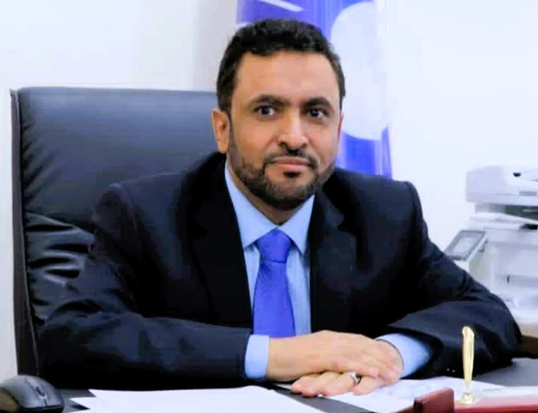 العديني: الحوثيون يربطون أمن اليمن واقتصاده بالمشروع الإيراني ويزجون بالبلاد في صراعات لا تخص اليمنيين