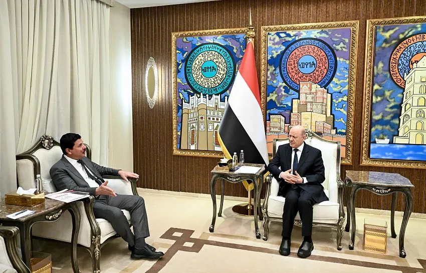 "العليمي" يوّجه ببدء رصد وتحقيق ميداني عاجل للوقائع المرتبطة بالتصعيد الأخير للحوثيين