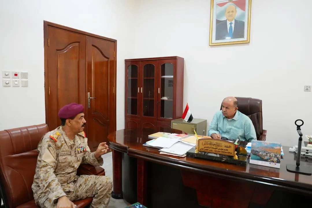 من لقاء الخنبشي بمساعد وزير الدفاع اللواء باتيس 