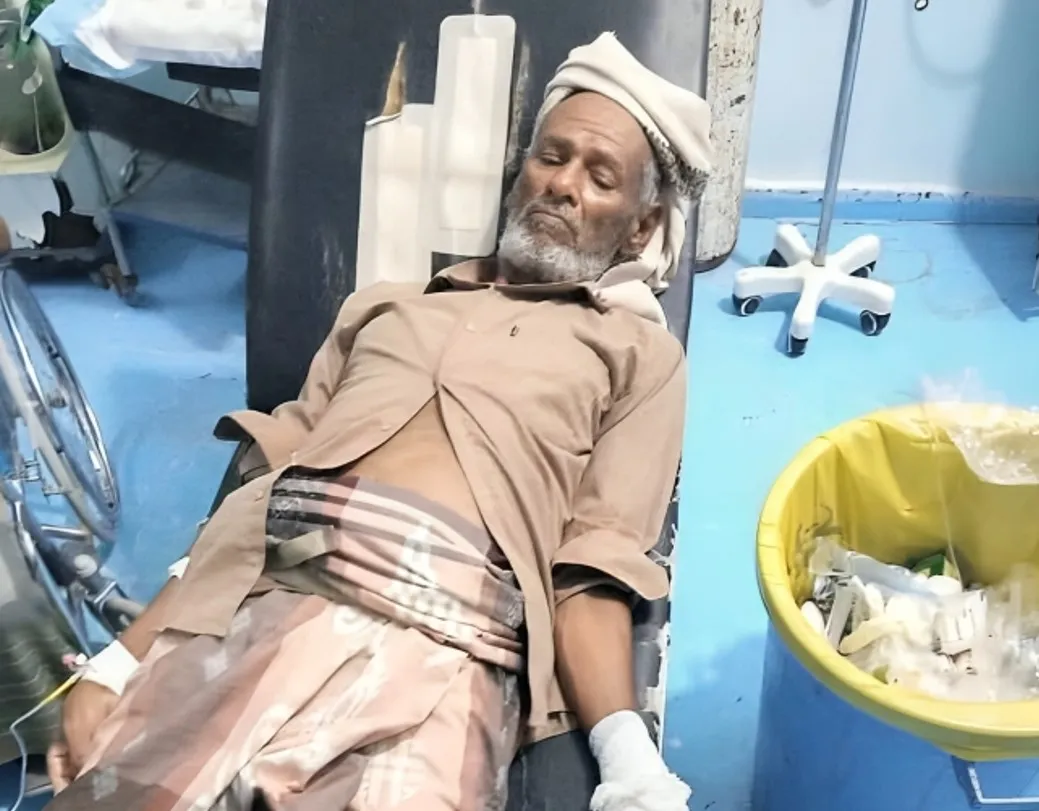 مسيّرة حوثية تصيب مواطناً مسناً وتلحق أضراراً بمنزله في حيس جنوبي الحديدة