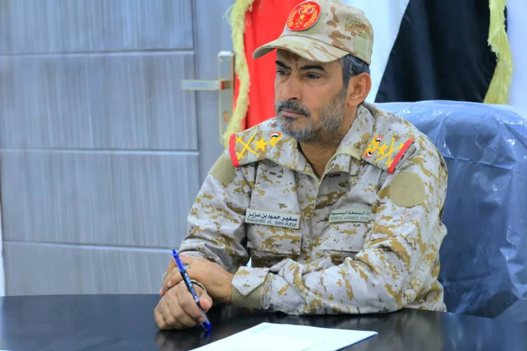 بن عزيز: معركة اليمنيين اليوم تقتضي التمسك بمُنجزات سبتمبر وأكتوبر ومايو