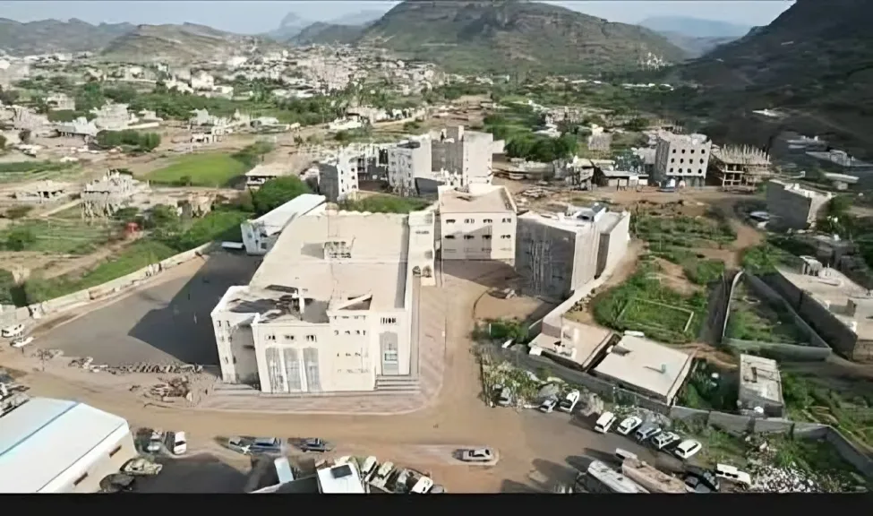 إخلاء غامض لمركز سلفي ومنازل محيطة به في الضالع 
