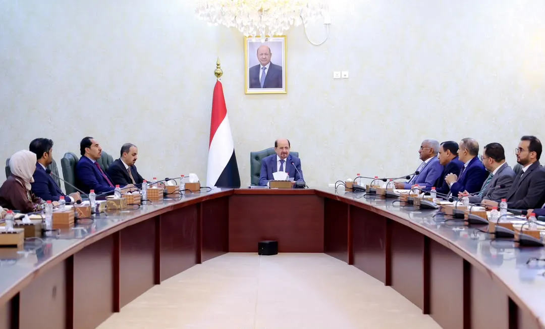 الحكومة اليمنية: حماية السيادة أولوية ولن نسمح للحوثيين باستغلال معاناة المواطنين لتحقيق مكاسب 
