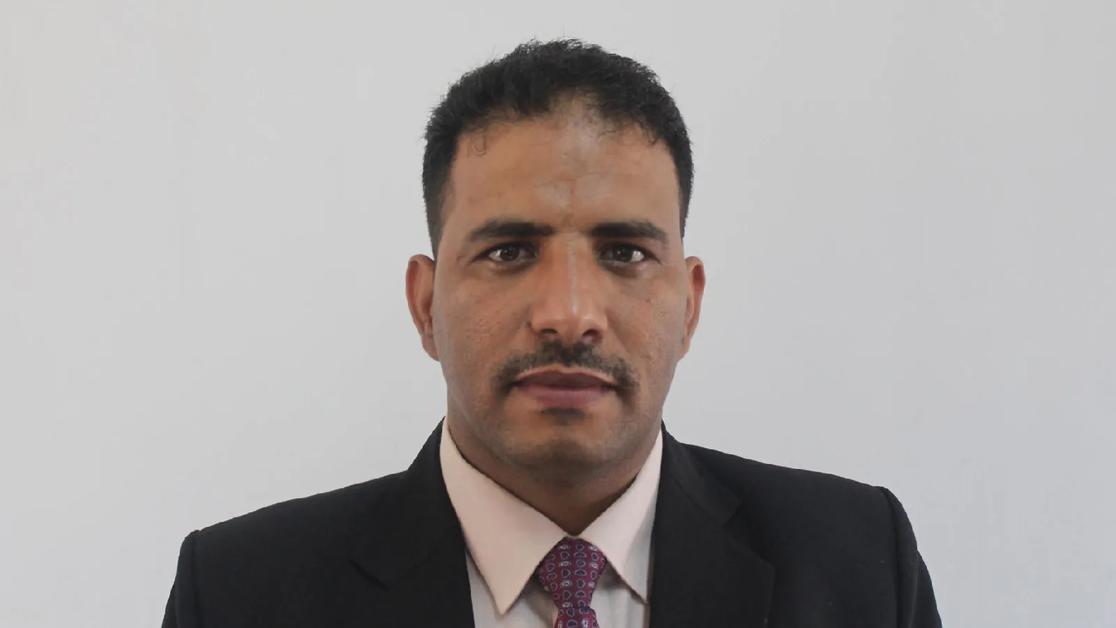 الباحث والأكاديمي د. عادل دشيلة