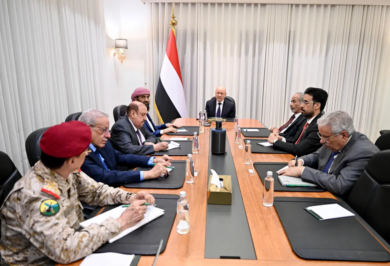 مجلس الدفاع الوطني يقر إجراءات عسكرية وأمنية واقتصادية لمواجهة الحوثيين ويؤكد استئناف تصدير النفط