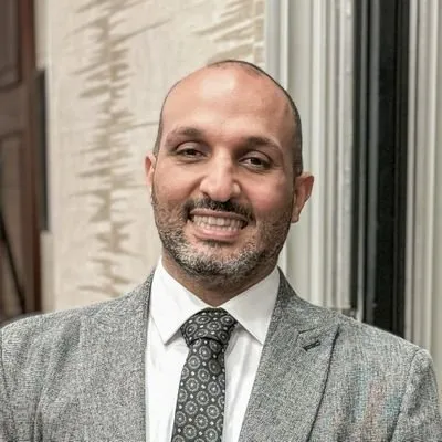 باحث يمني: الحوثيون سيلجأون إلى "التصعيد التدريجي" لاستنزاف الملاحة ومحاولة تقليل الضغوط الدولية