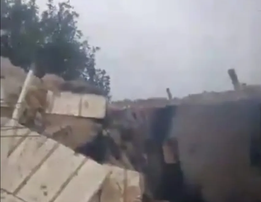 مصادر: الحوثيون يصفّون مواطناً بعد تفجير منزله أثناء اقتحامه في إب وسقوط قتلى وجرحى في صفوفهم