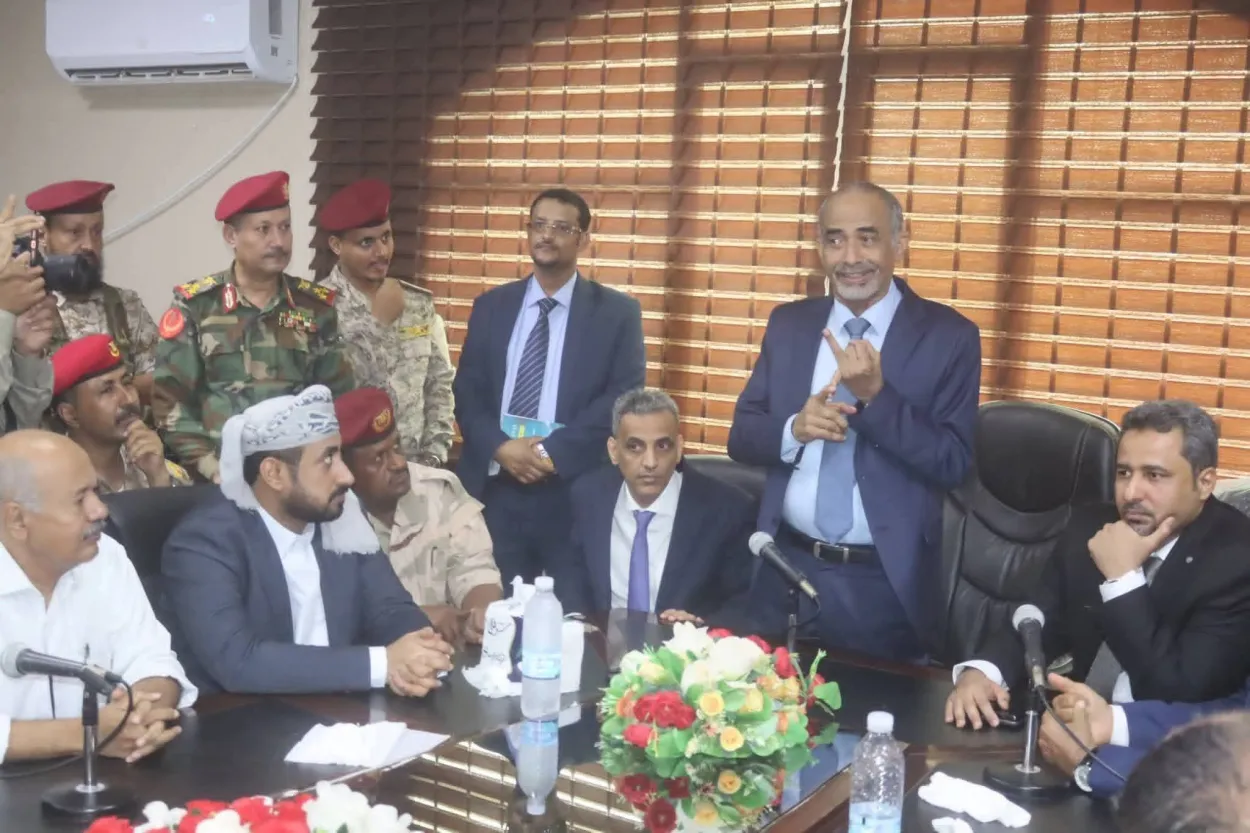 محمود الصبيحي أثناء انتقاده سلطات لحج لعدم رفعهم العلم الجمهوري 
