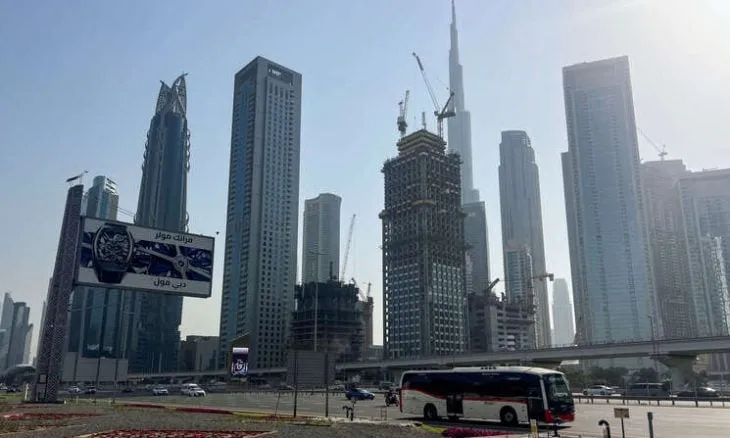 "دبي" تحت الضغط.. تقرير أميركي يحث واشنطن على خنق شبكات إيران المالية في الإمارات