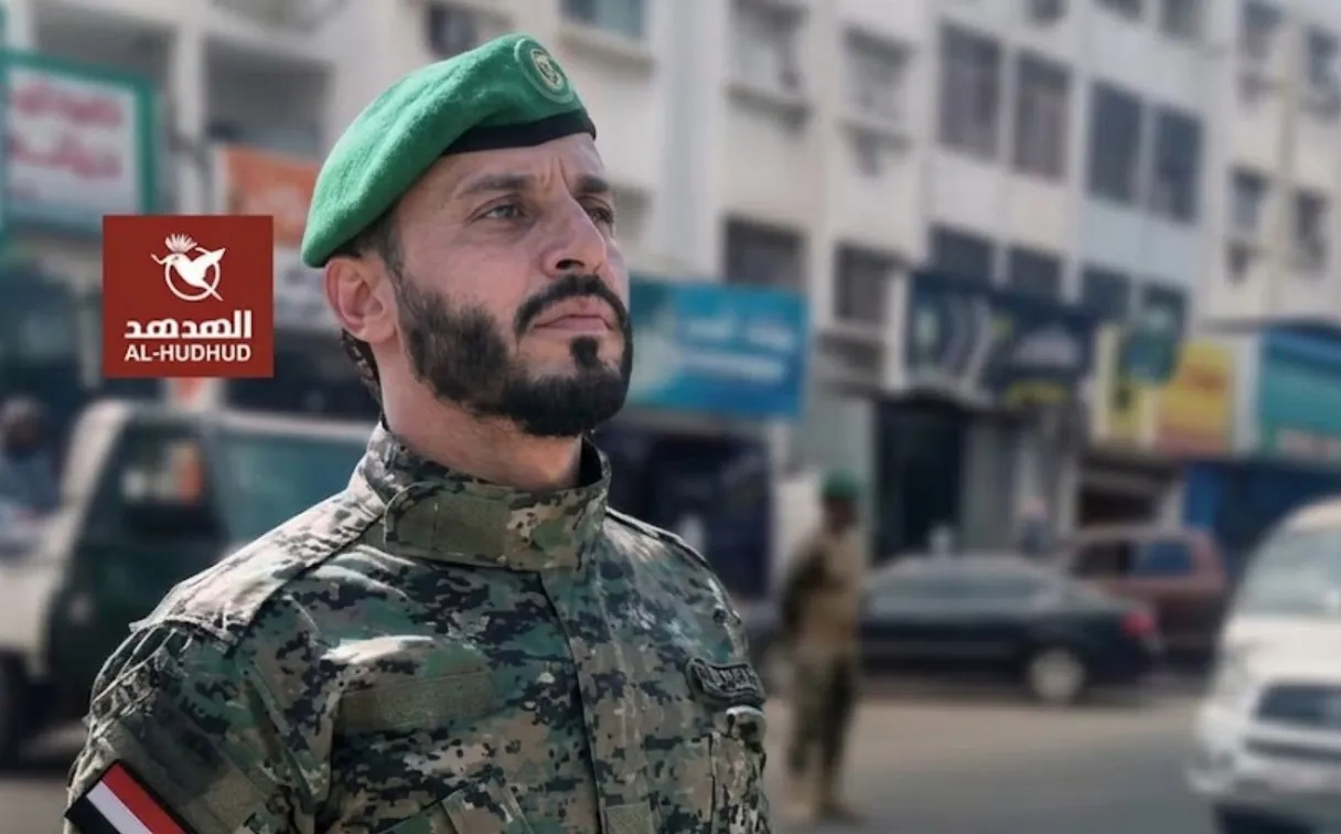 جديد فضيحة الابتزاز في عدن.. إحالة الضابط "مازن حازب" إلى النيابة وإيداعه السجن المركزي