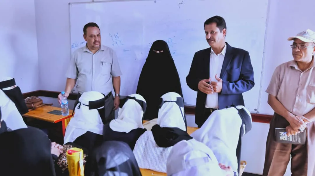 نائب وزير التربية يدشن العام الدراسي الجديد بمدارس محافظة مأرب