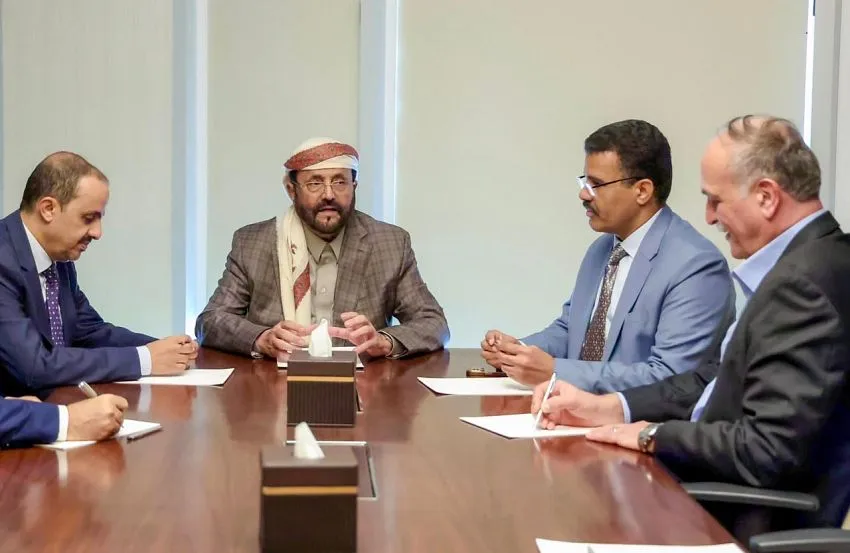 العرادة خلال لقائه مسؤولين معنيين بالآثار والثقافة
